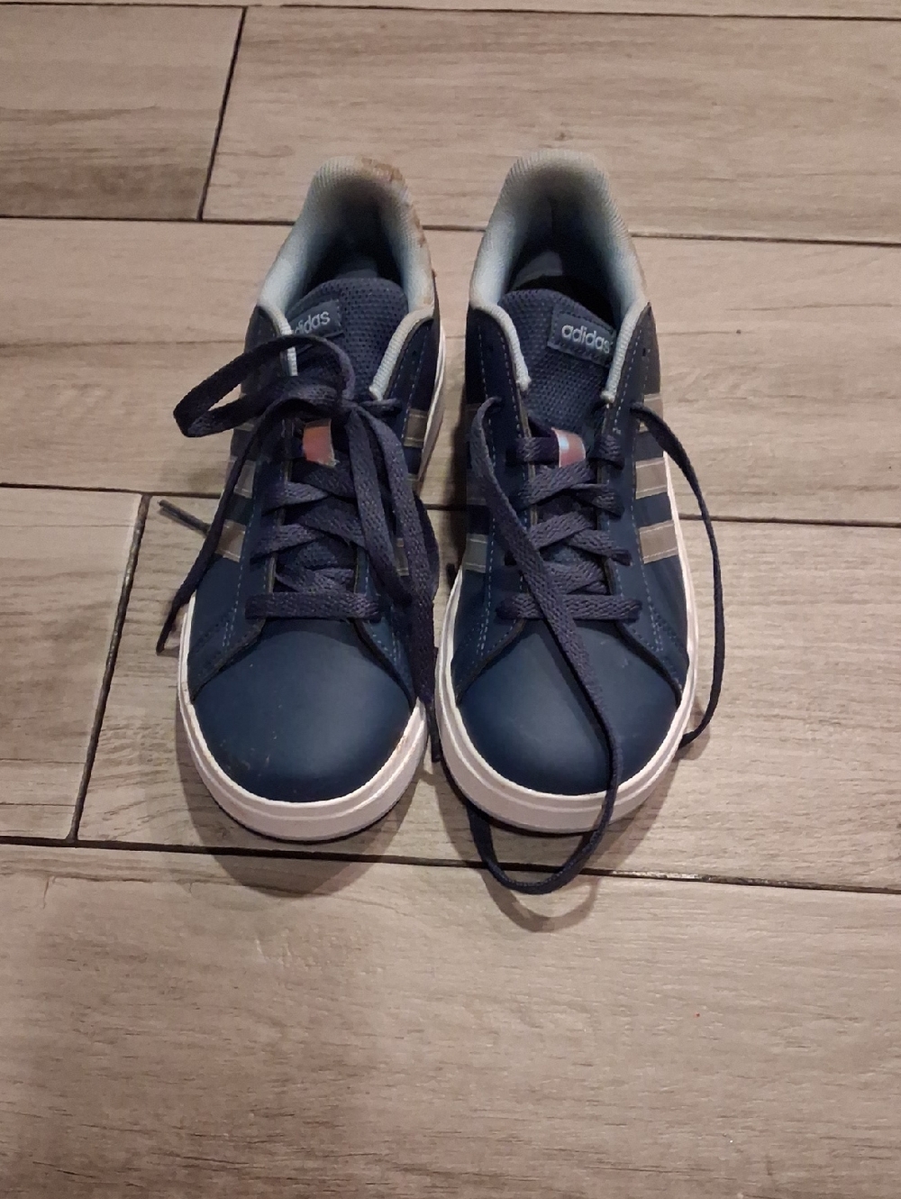 🍁adidas Dark Blue and White Low-Top Sneakers🍦